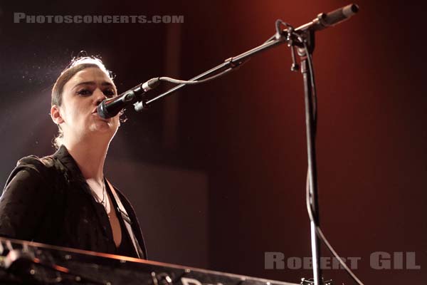 NADINE SHAH - 2014-03-22 - PARIS - CentQuatre - Salle 400 - 